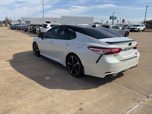 Used 2020 Toyota Camry XSE image 3