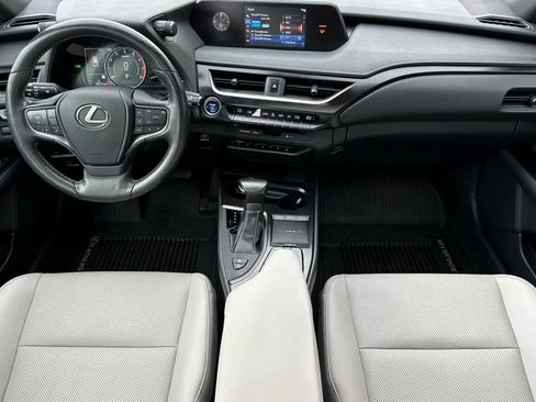 Used 2019 Lexus UX 250h image 3