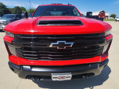 Used 2025 Chevrolet Silverado 2500 W/T AWD/4WD image 2