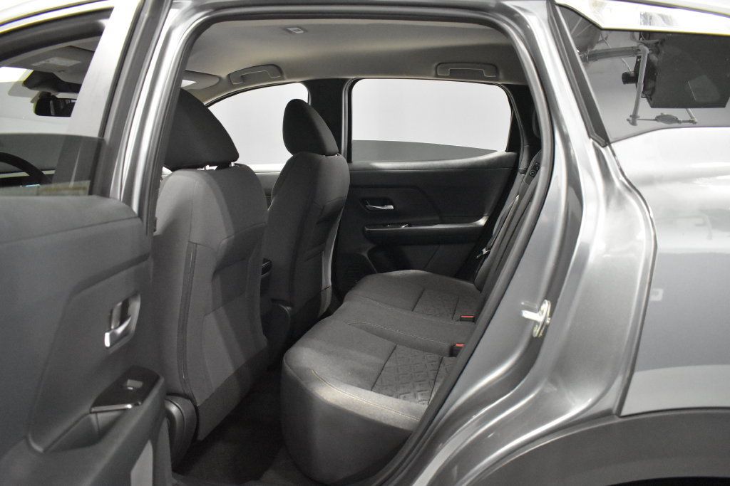Used 2025 Nissan Kicks SV AWD/4WD image 30