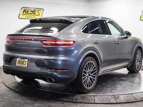 Used 2022 Porsche Cayenne Turbo image 4