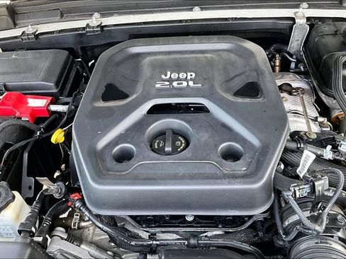 Used 2019 Jeep Wrangler Unlimited Sahara w/ Safety Group AWD/4WD image 31