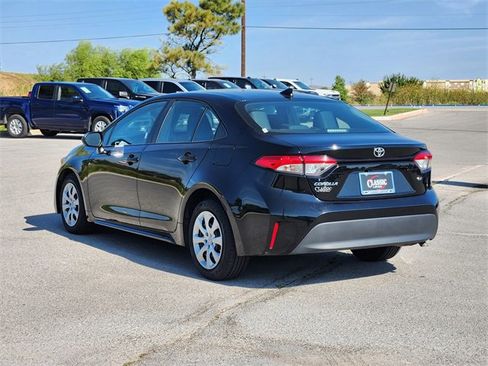 Used 2023 Toyota Corolla LE image 5