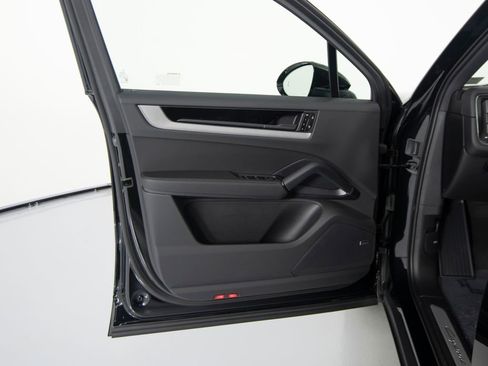 New 2026 Porsche Cayenne image 18
