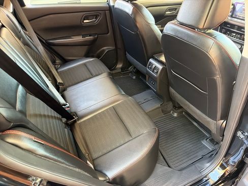 Used 2025 Nissan Rogue SV image 30