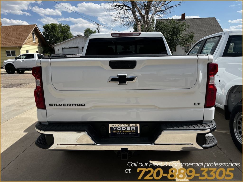 Used 2025 Chevrolet Silverado 1500 LT w/ Leather Package AWD/4WD image 4