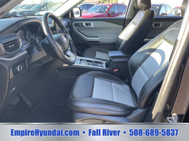 Used 2023 Ford Explorer XLT w/ Equipment Group 202A AWD/4WD image 19