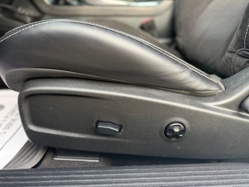 Used 2015 Dodge Challenger SRT image 19