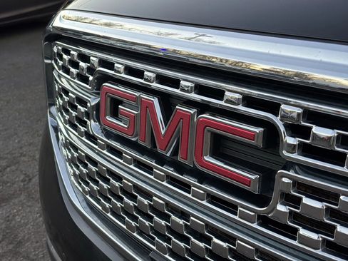 Used 2018 GMC Acadia Denali image 9