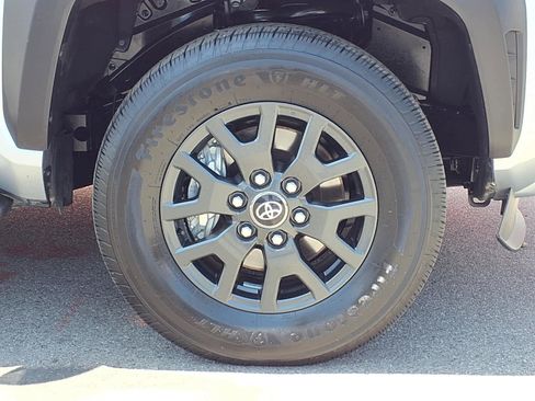 Used 2025 Toyota 4Runner SR5 AWD/4WD image 7