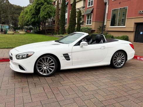 Used 2018 Mercedes-Benz SL 550 image 3