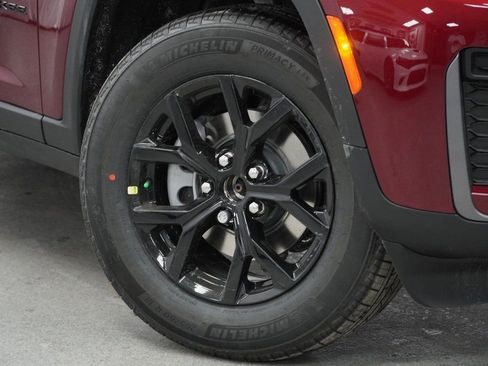 New 2026 Jeep Grand Cherokee Altitude image 4