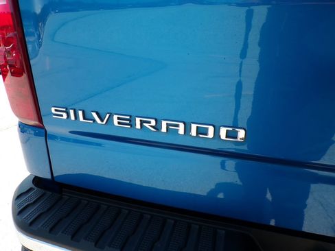 Used 2023 Chevrolet Silverado 1500 LT w/ Z71 Off-Road Package AWD/4WD image 17