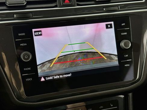 Used 2023 Volkswagen Tiguan SE FWD image 3