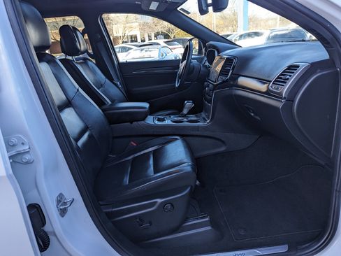 Used 2019 Jeep Grand Cherokee Limited image 29