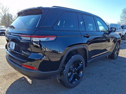 New 2025 Jeep Grand Cherokee Altitude image 3