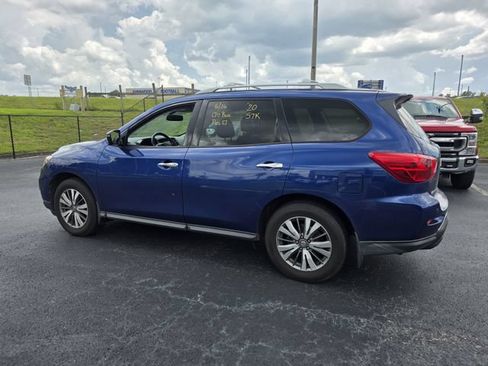 Used 2020 Nissan Pathfinder SL w/ Cargo Package FWD image 7