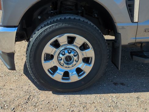 Used 2025 Ford F350 Lariat AWD/4WD image 11