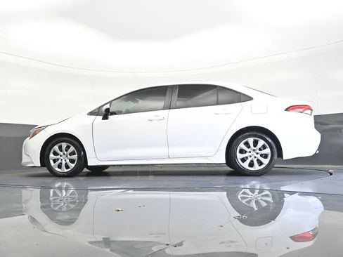 Used 2021 Toyota Corolla LE FWD image 24