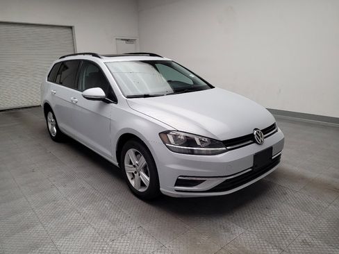 Used 2018 Volkswagen Golf SE image 13