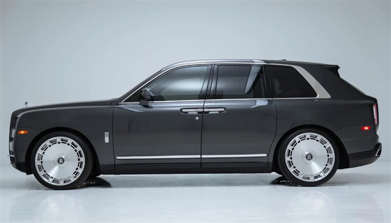 Used 2022 Rolls-Royce Cullinan AWD/4WD image 2