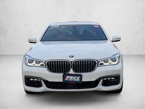Used 2016 BMW 750i image 2