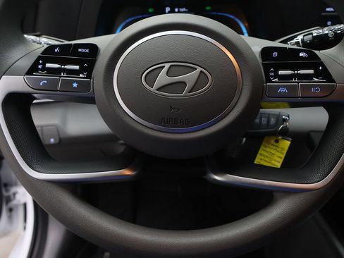 Used 2026 Hyundai Elantra SE FWD image 18