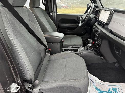 Used 2024 Jeep Gladiator Sport image 15