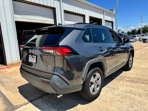 Used 2022 Toyota RAV4 LE AWD/4WD image 7