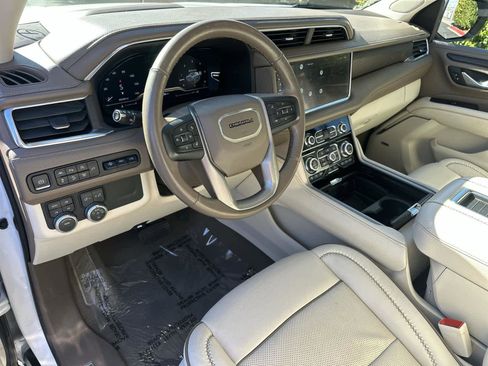 Used 2022 GMC Yukon Denali image 2