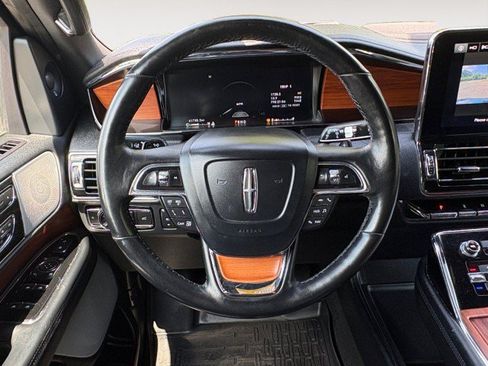 Used 2019 Lincoln Navigator Reserve w/ Cargo Package AWD/4WD image 11