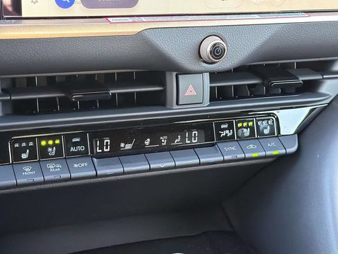 Used 2026 Toyota Crown AWD/4WD image 17