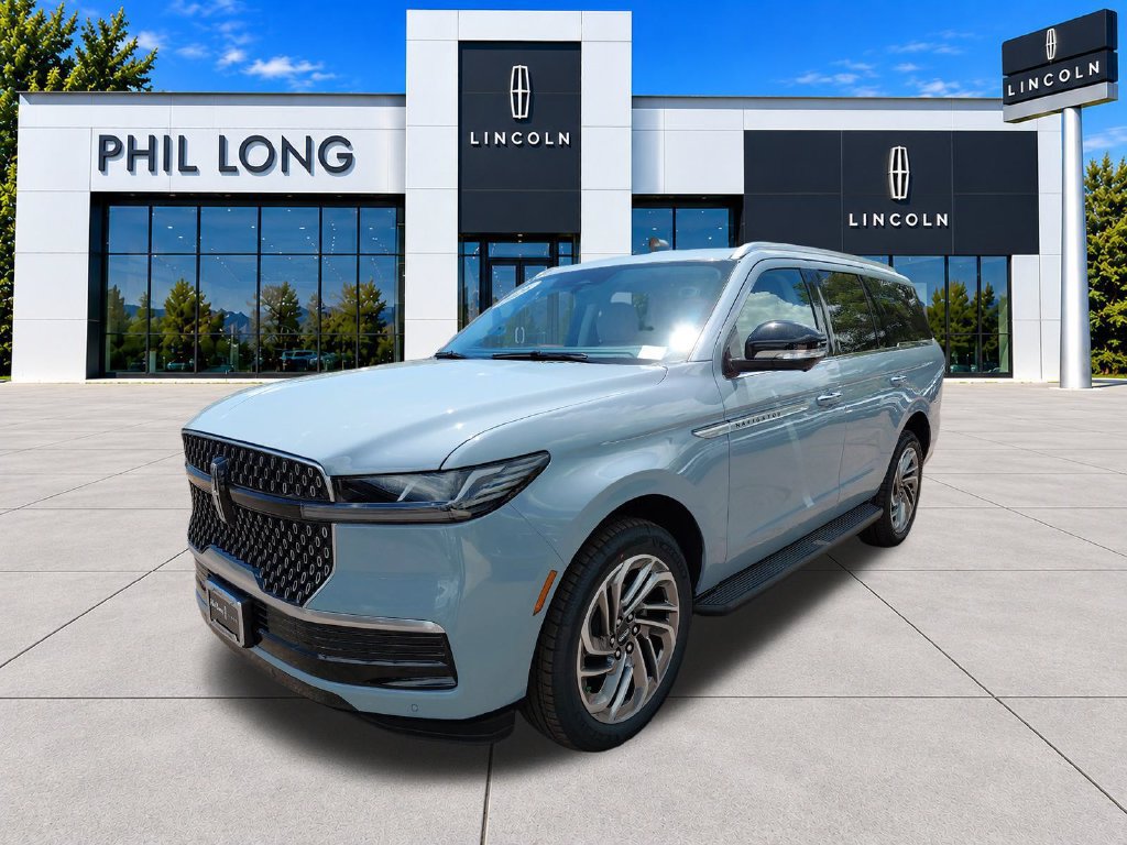 New 2026 Lincoln Navigator Premiere AWD/4WD image 3