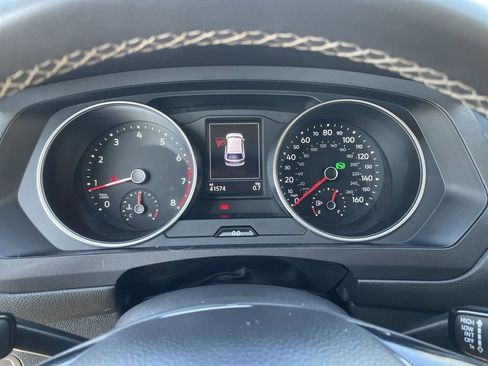 Used 2021 Volkswagen Tiguan SE w/ Panoramic Sunroof Package image 11
