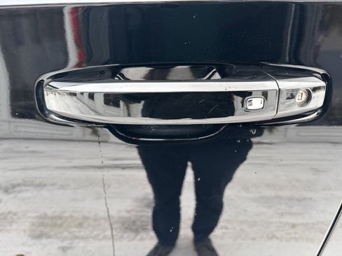 Used 2025 Chevrolet Suburban Z71 w/ Comfort Package image 17