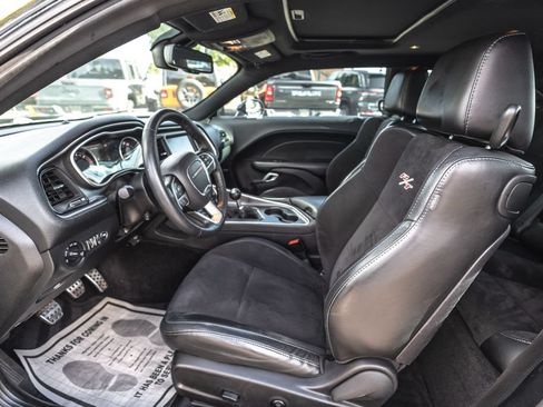 Used 2016 Dodge Challenger R/T Scat Pack w/ Leather Interior Group RWD image 18