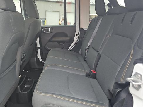 Used 2025 Jeep Wrangler Unlimited Sahara image 10