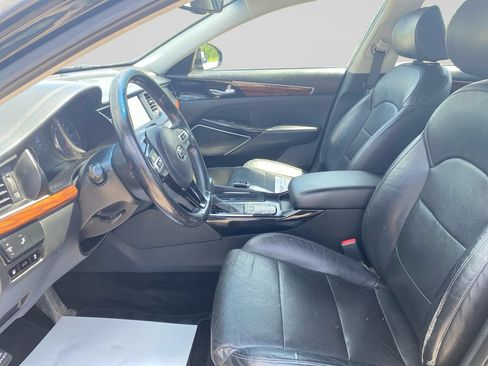 Used 2019 Kia Cadenza Premium w/ Paint Protection Package FWD image 21