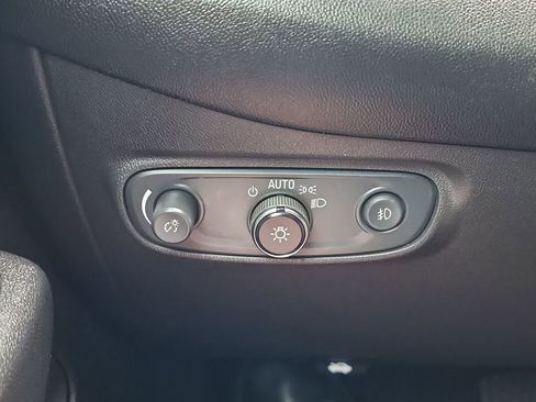 Used 2021 Chevrolet Equinox LT image 22