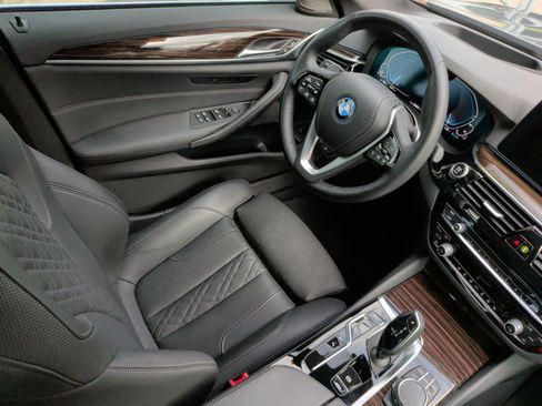 Used 2023 BMW 530e w/ Executive Package RWD image 34
