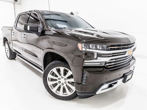 Used 2019 Chevrolet Silverado 1500 High Country w/ Technology Package AWD/4WD image 9