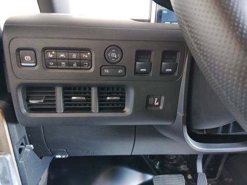 Used 2024 Chevrolet Brightdrop 400 w/ Commercial Equipment Package AWD/4WD image 21