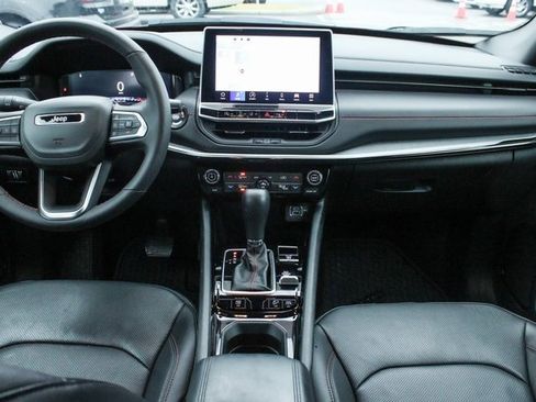 Used 2025 Jeep Compass Trailhawk w/ Trailhawk Elite Group image 17