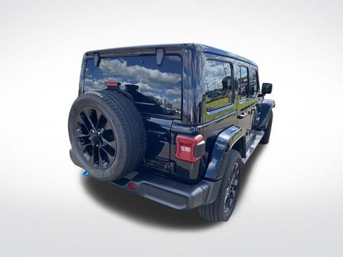 Used 2022 Jeep Wrangler Unlimited Sahara AWD/4WD image 8