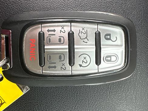 Used 2024 Chrysler Pacifica Touring-L FWD image 29