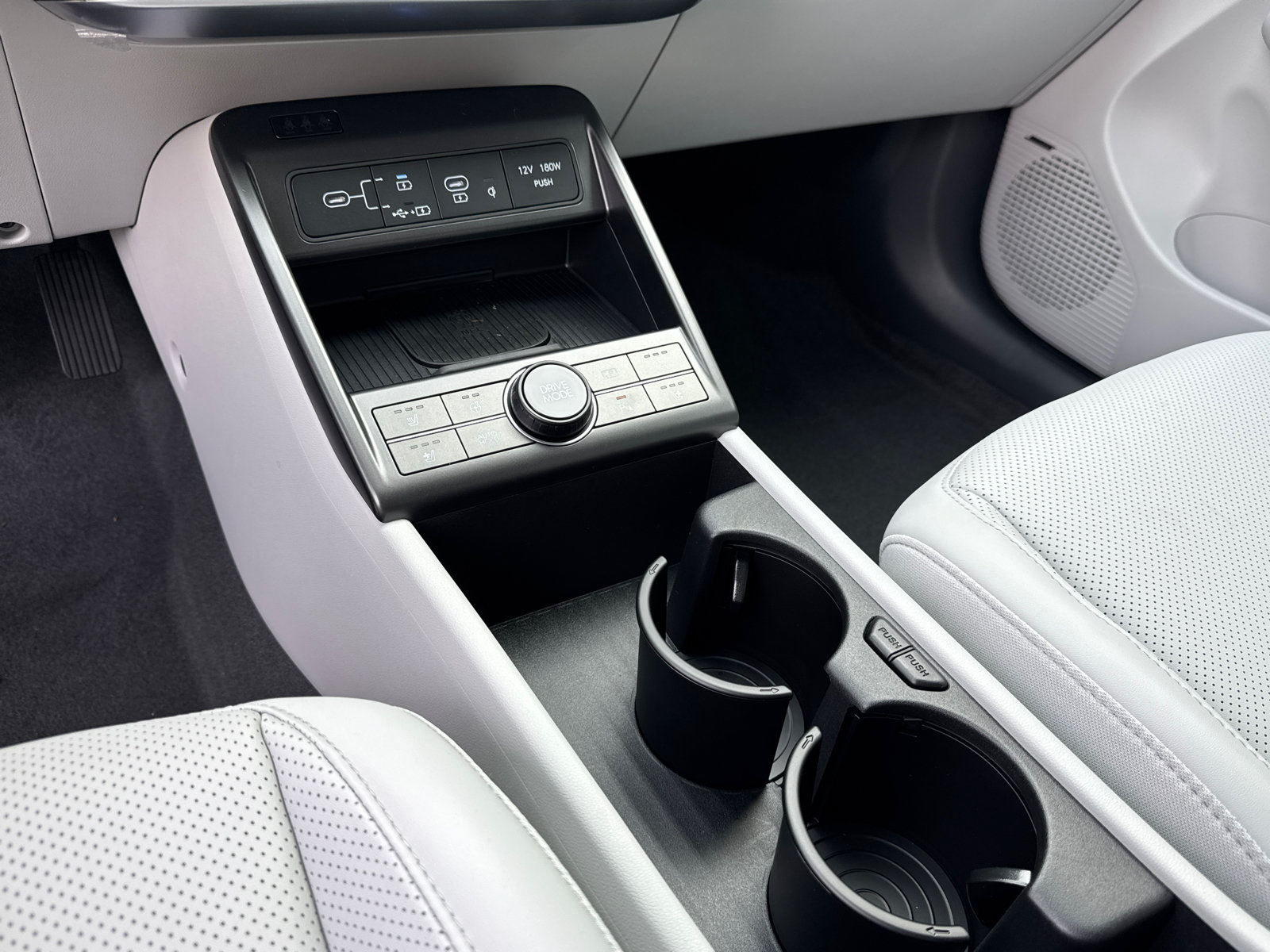 New 2026 Hyundai Kona Limited FWD image 32