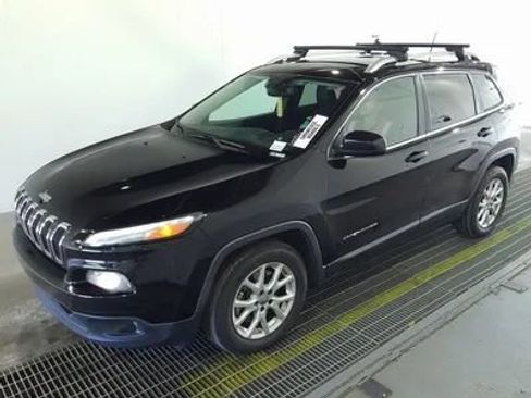 Used 2017 Jeep Cherokee Latitude w/ Comfort/Convenience Group FWD image 1