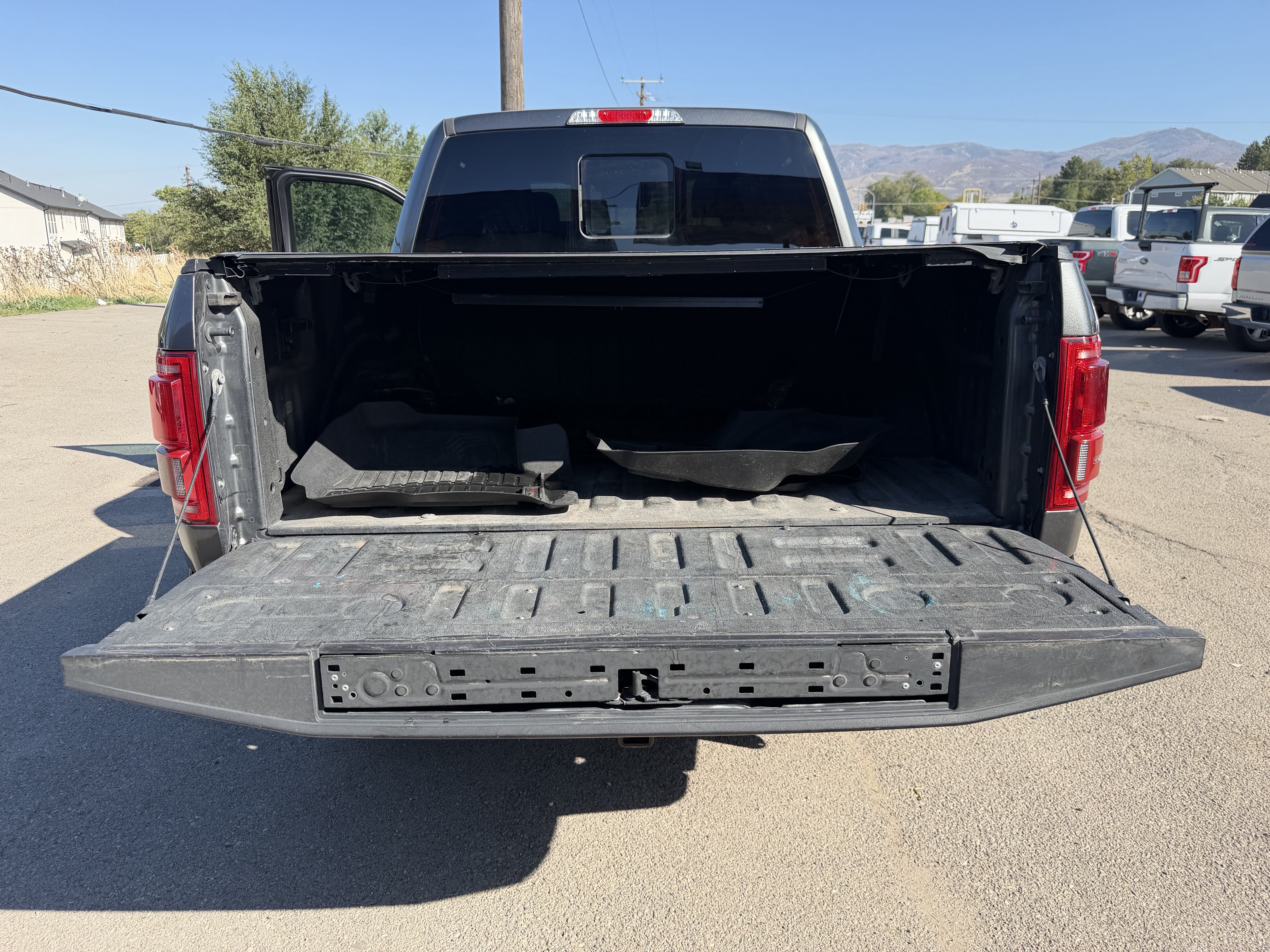 Used 2015 Ford F150 Lariat w/ Equipment Group 502A Luxury AWD/4WD image 25