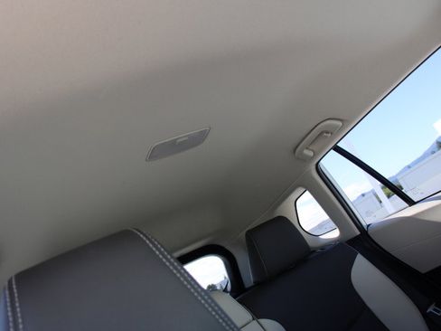 Certified 2023 Toyota Corolla Cross XLE image 21