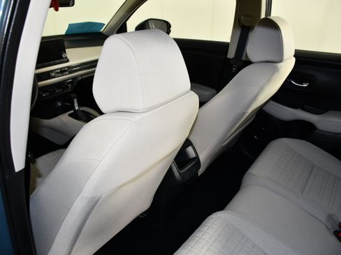 Certified 2023 Honda HR-V LX image 45